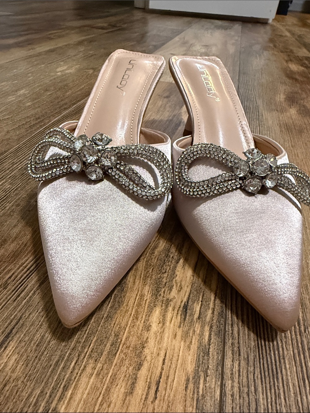 UNILADY Blush Satin Pointed Toe Mule with Crystal Bow Accent